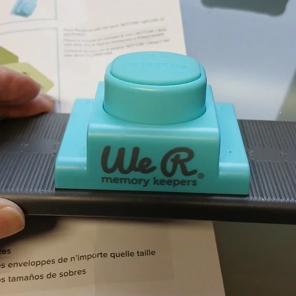 We R Memory Keepers Envelop Notcher - Picture 2 of 6